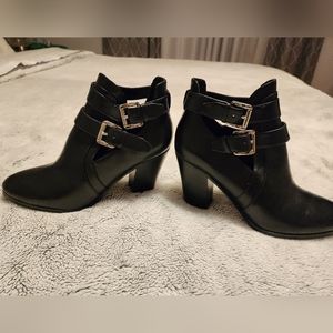 7.5 Michael kors booties